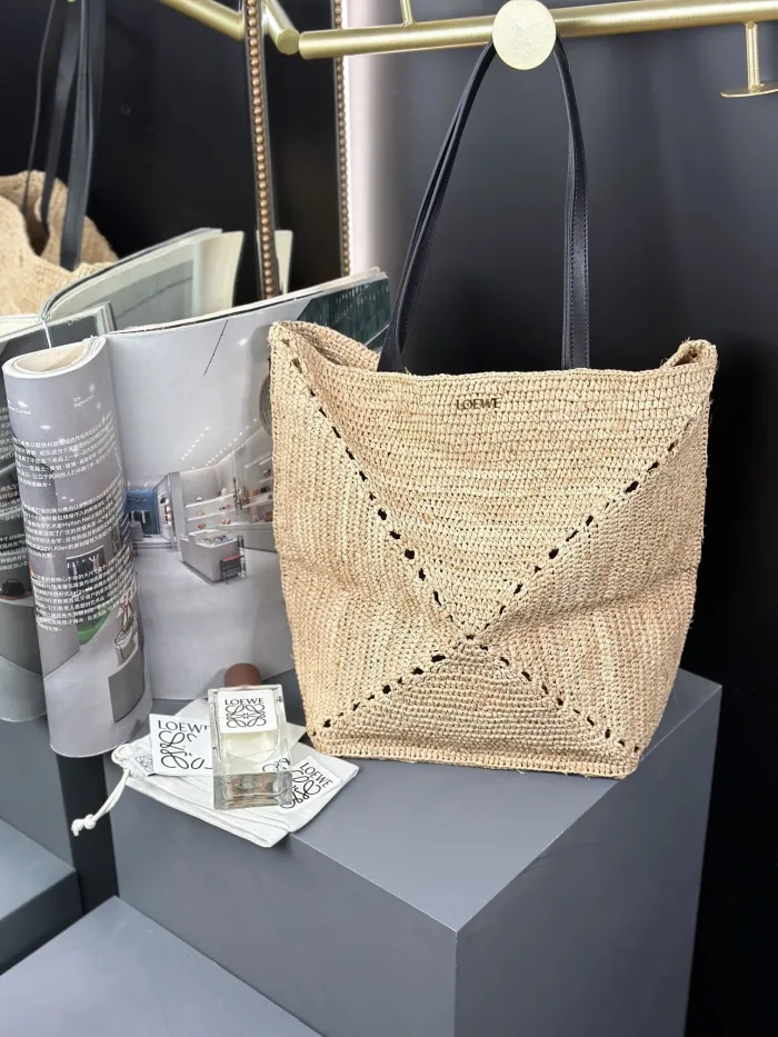 Atelier Signature AAA+ Puzzle Fold Tote mediano en rafia 31x24,5x15cm