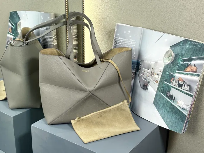 Atelier Signature AAA+ Puzzle Fold Tote mediano 31,5x29x12,5cm