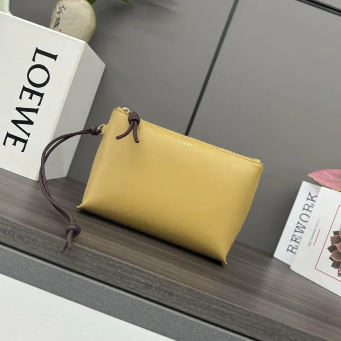 Atelier Signature AAA+ Knot T de mano en napa de ternera brillante 22,5x15,5x5,5cm