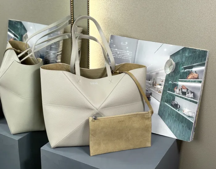 Atelier Signature AAA+ Puzzle Fold Tote mediano 31,5x29x12,5cm