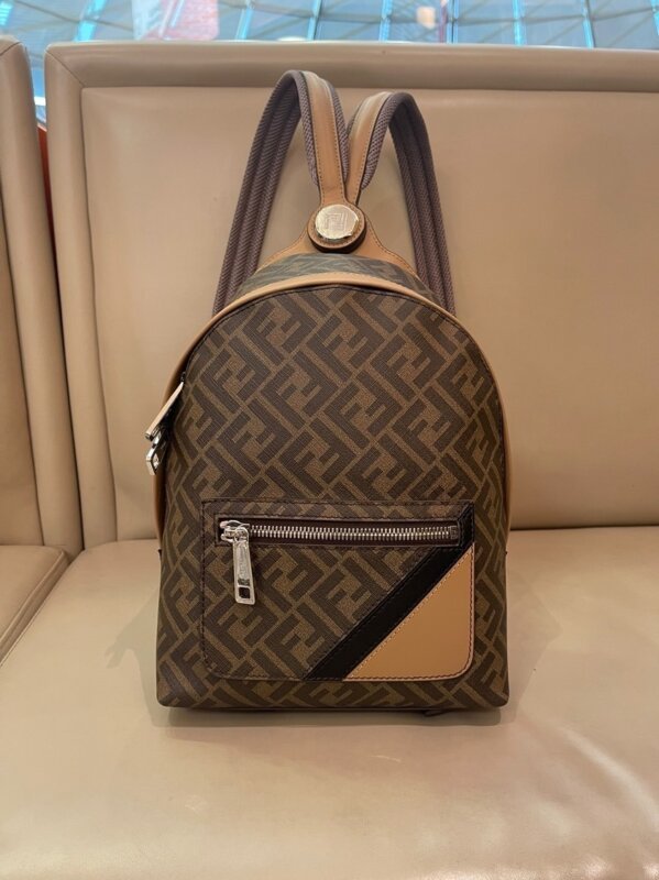 AAA+ Mochila 36x24x12cm