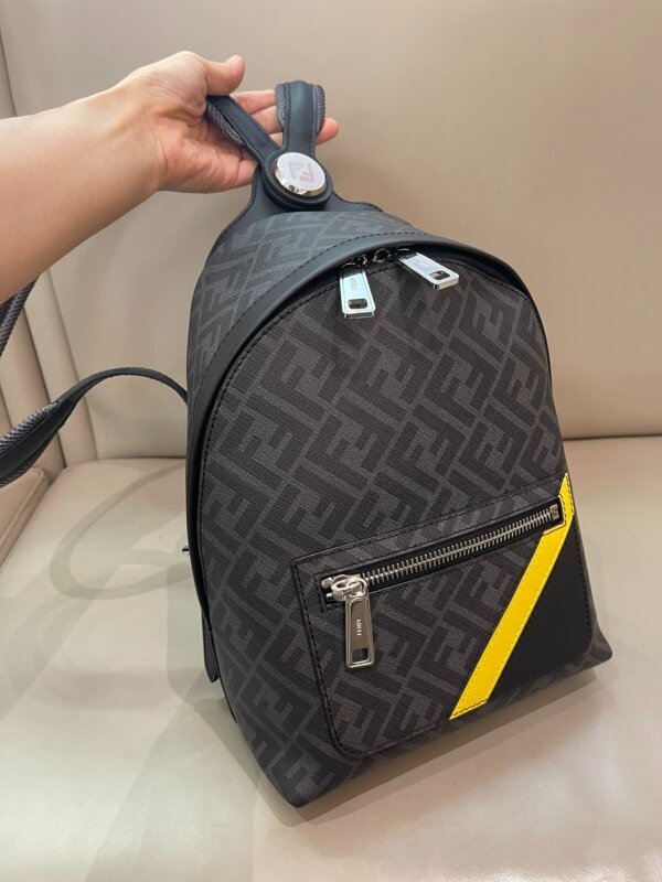 AAA+ Mochila Chiodo 36x24x12cm
