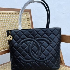 Smart Luxury 1:1 Medallion 25x30x15cm
