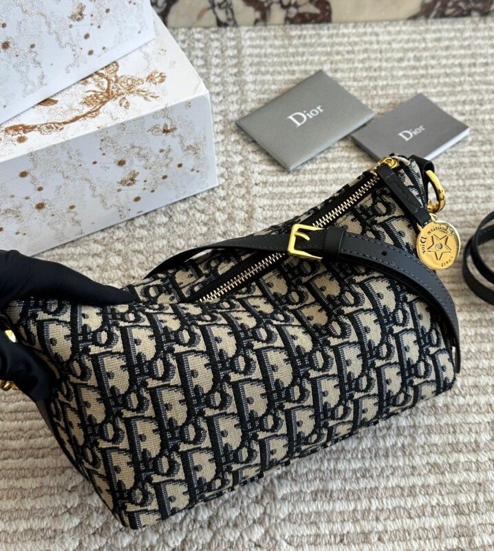 Smart Luxury 1:1 D-Journey 22cm