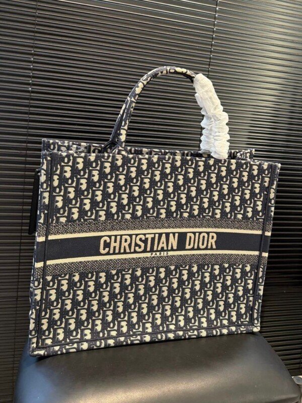 Smart Luxury 1:1 Tote Book 42×30.5cm
