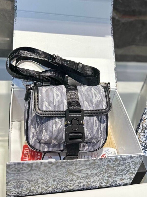 Smart Luxury 1:1 Hit The Road 17x15cm