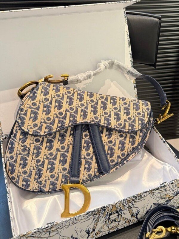 Smart Luxury 1:1 Saddle 24x21cm