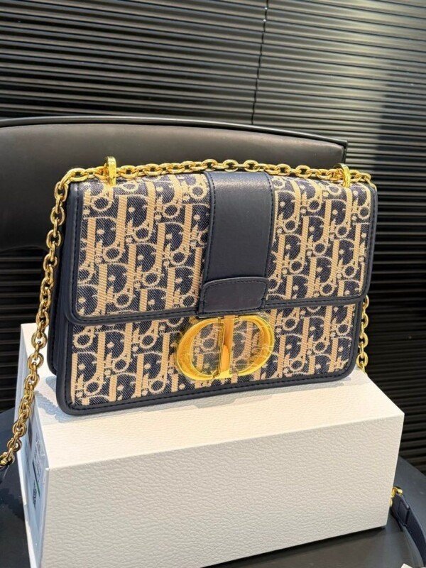 Smart Luxury 1:1 Montaigne 24x17cm