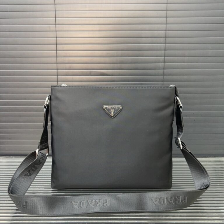Smart Luxury 1:1 Re-Nylon 26x23cm