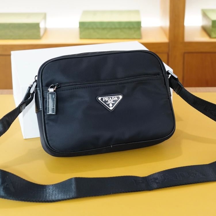 Smart Luxury 1:1 Re-Nylon 23x16cm