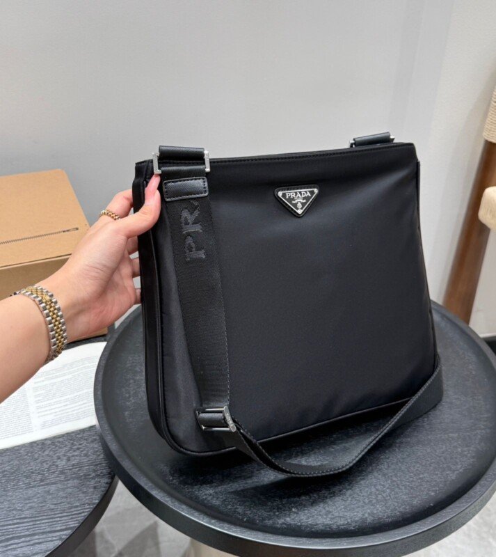 Smart Luxury 1:1 Re-Nylon 28x25cm