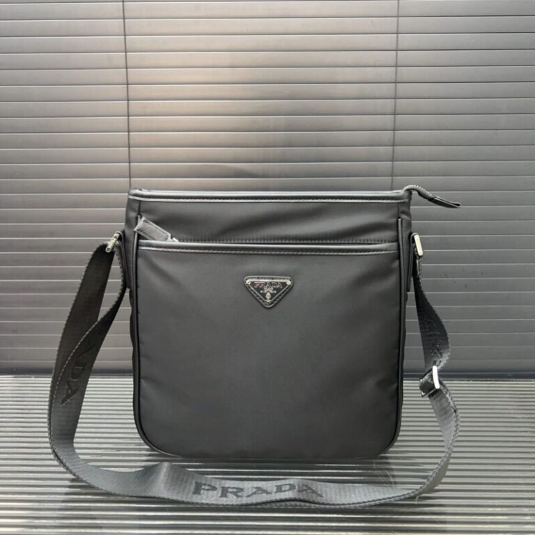 Smart Luxury 1:1 Re-Nylon 28x26cm