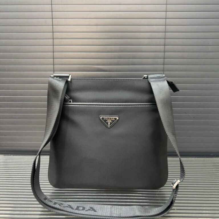 Smart Luxury 1:1 Re-Nylon 28x26cm